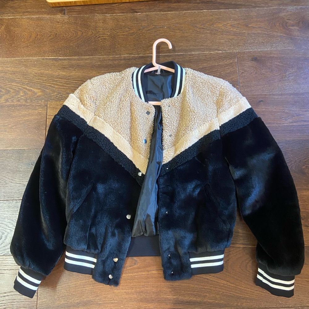 Free People Faux Fur bomber jacket XS
